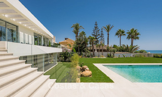 Exclusieve, moderne strandvilla te koop met directe toegang tot het strand in Mijas, Costa del Sol 797401 