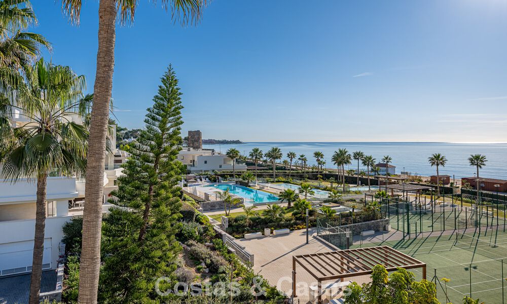 Eersteklas appartement te koop met zeezicht in een strandcomplex op de New Golden Mile tussen Marbella en Estepona 797421
