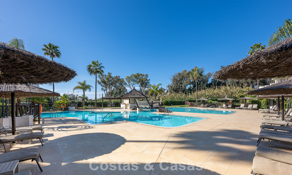 Eersteklas appartement te koop met zeezicht in een strandcomplex op de New Golden Mile tussen Marbella en Estepona 797427