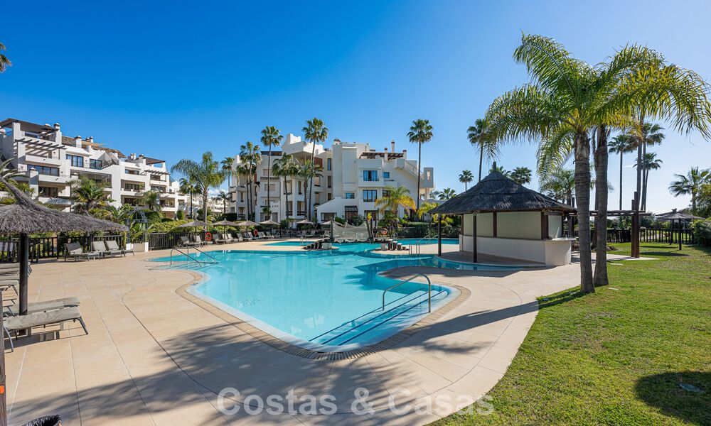 Eersteklas appartement te koop met zeezicht in een strandcomplex op de New Golden Mile tussen Marbella en Estepona 797429