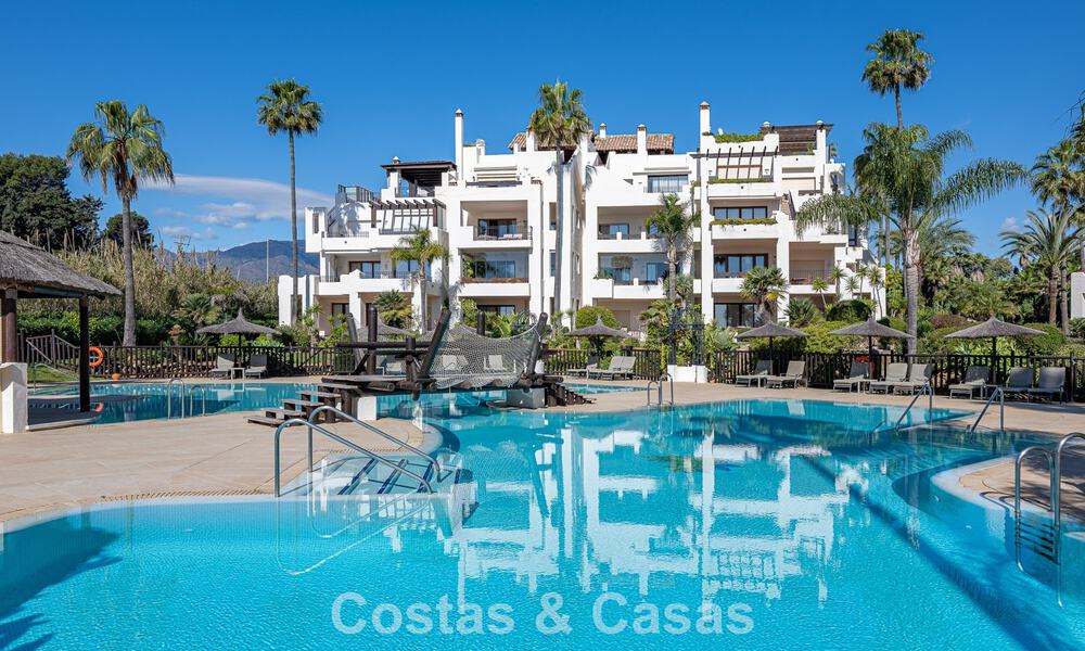 Eersteklas appartement te koop met zeezicht in een strandcomplex op de New Golden Mile tussen Marbella en Estepona 797433