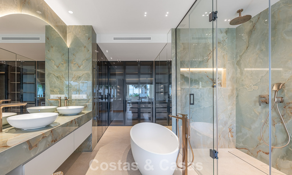 Eersteklas appartement te koop met zeezicht in een strandcomplex op de New Golden Mile tussen Marbella en Estepona 797449