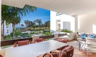 Eersteklas appartement te koop met zeezicht in een strandcomplex op de New Golden Mile tussen Marbella en Estepona 797460 