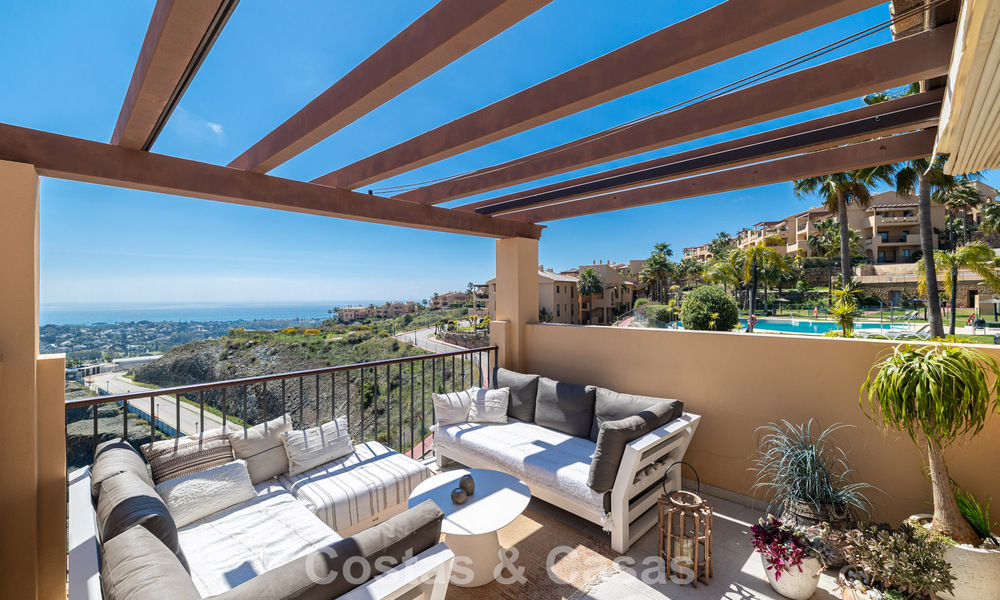 Prestigieus luxepenthouse met panoramisch golf- en zeezicht te koop in Marbella - Benahavis 797524
