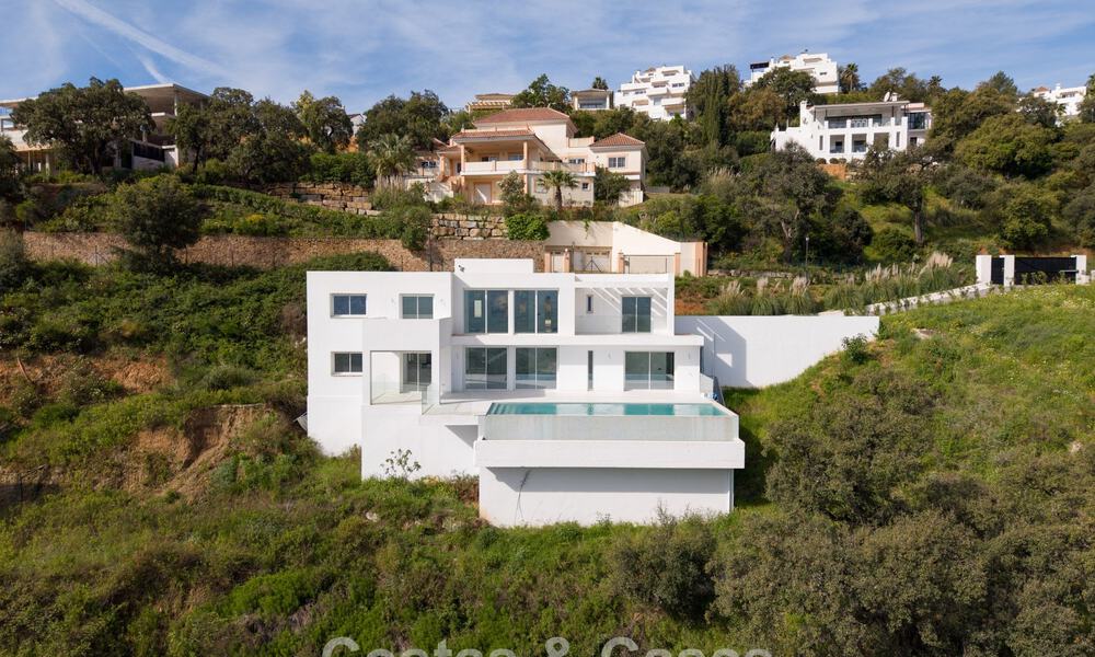 Gloednieuwe moderne villa met panoramisch zeezicht te koop in een natuurlijke setting ten oosten van Marbella centrum 797607