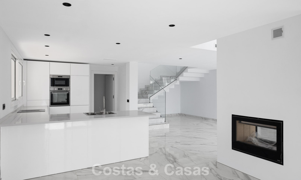 Gloednieuwe moderne villa met panoramisch zeezicht te koop in een natuurlijke setting ten oosten van Marbella centrum 797614