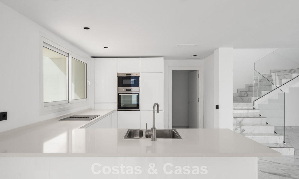 Gloednieuwe moderne villa met panoramisch zeezicht te koop in een natuurlijke setting ten oosten van Marbella centrum 797615