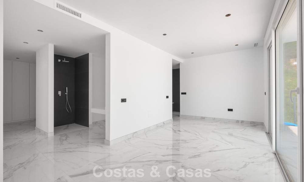 Gloednieuwe moderne villa met panoramisch zeezicht te koop in een natuurlijke setting ten oosten van Marbella centrum 797623