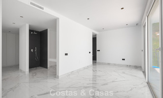 Gloednieuwe moderne villa met panoramisch zeezicht te koop in een natuurlijke setting ten oosten van Marbella centrum 797623 