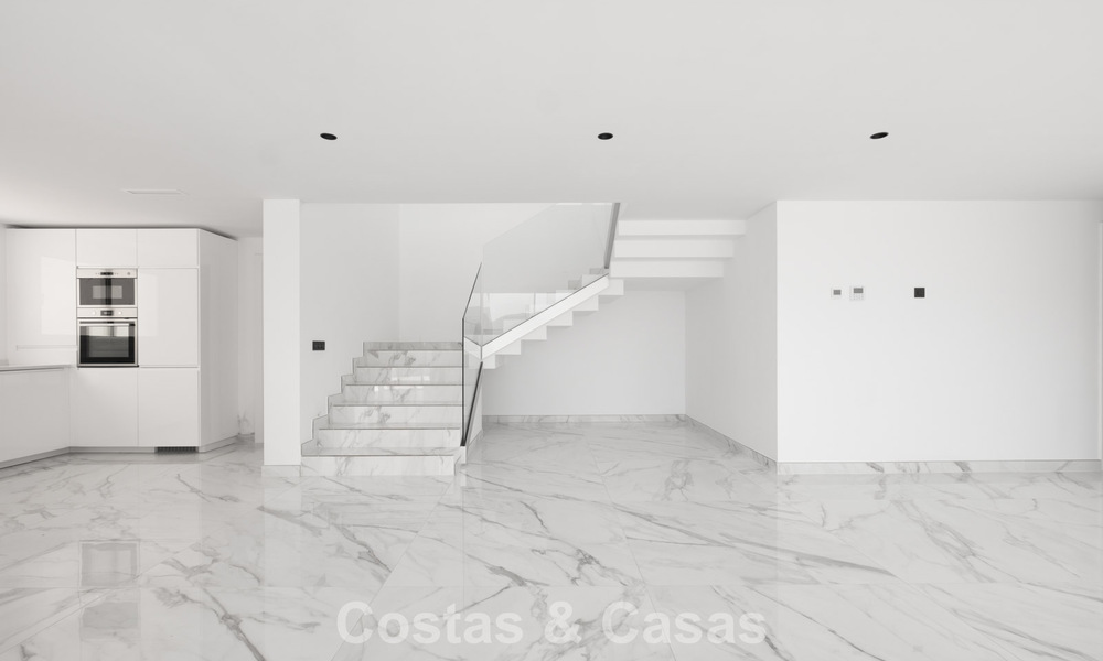 Gloednieuwe moderne villa met panoramisch zeezicht te koop in een natuurlijke setting ten oosten van Marbella centrum 797624