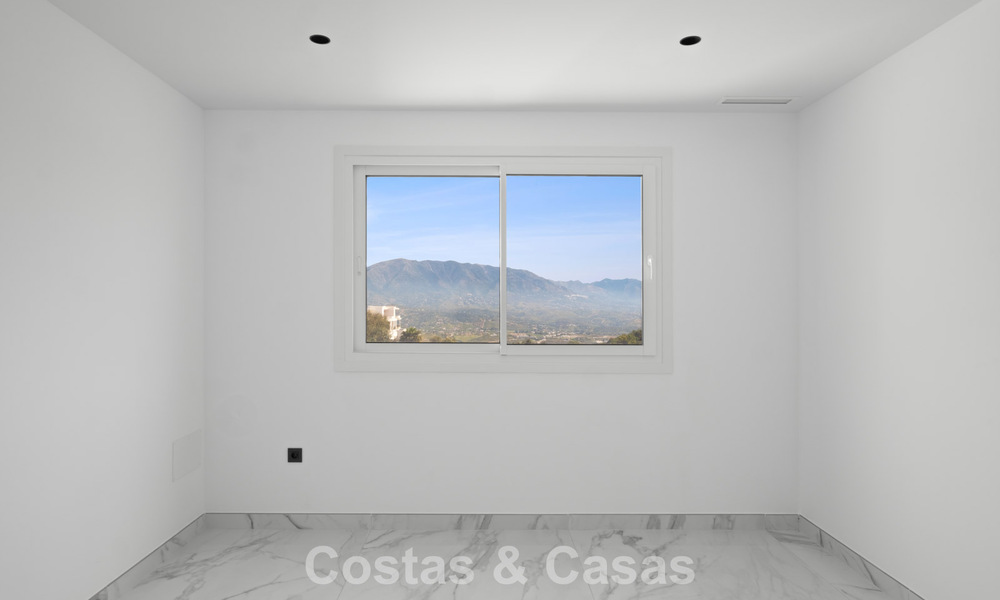 Gloednieuwe moderne villa met panoramisch zeezicht te koop in een natuurlijke setting ten oosten van Marbella centrum 797627