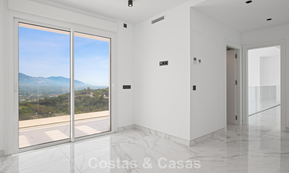 Gloednieuwe moderne villa met panoramisch zeezicht te koop in een natuurlijke setting ten oosten van Marbella centrum 797631