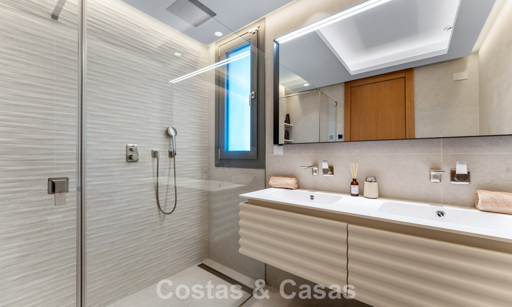 Lichtrijk, eigentijds luxe penthouse te koop met zeezicht in de heuvels van La Quinta Resort in Marbella - Benahavis 797681