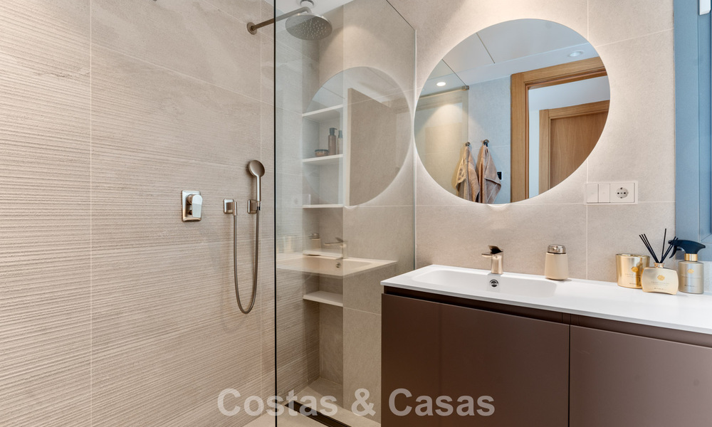 Lichtrijk, eigentijds luxe penthouse te koop met zeezicht in de heuvels van La Quinta Resort in Marbella - Benahavis 797685