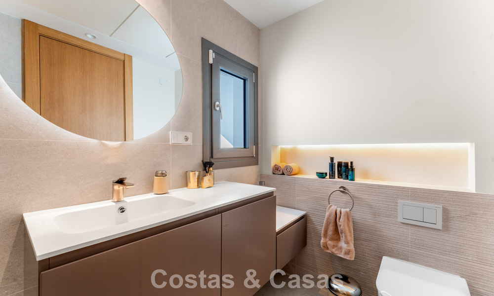 Lichtrijk, eigentijds luxe penthouse te koop met zeezicht in de heuvels van La Quinta Resort in Marbella - Benahavis 797686