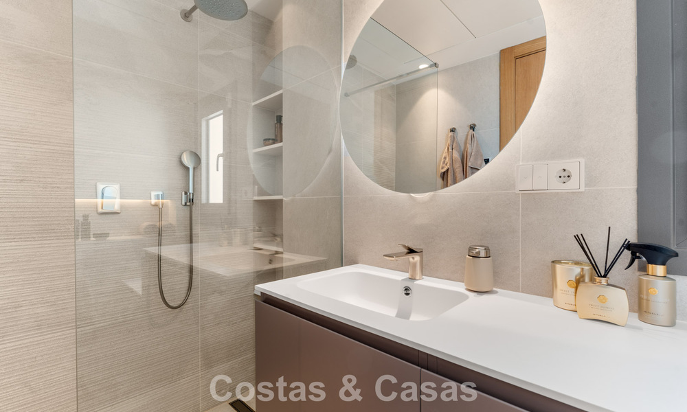 Lichtrijk, eigentijds luxe penthouse te koop met zeezicht in de heuvels van La Quinta Resort in Marbella - Benahavis 797687