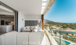 Lichtrijk, eigentijds luxe penthouse te koop met zeezicht in de heuvels van La Quinta Resort in Marbella - Benahavis 797707 