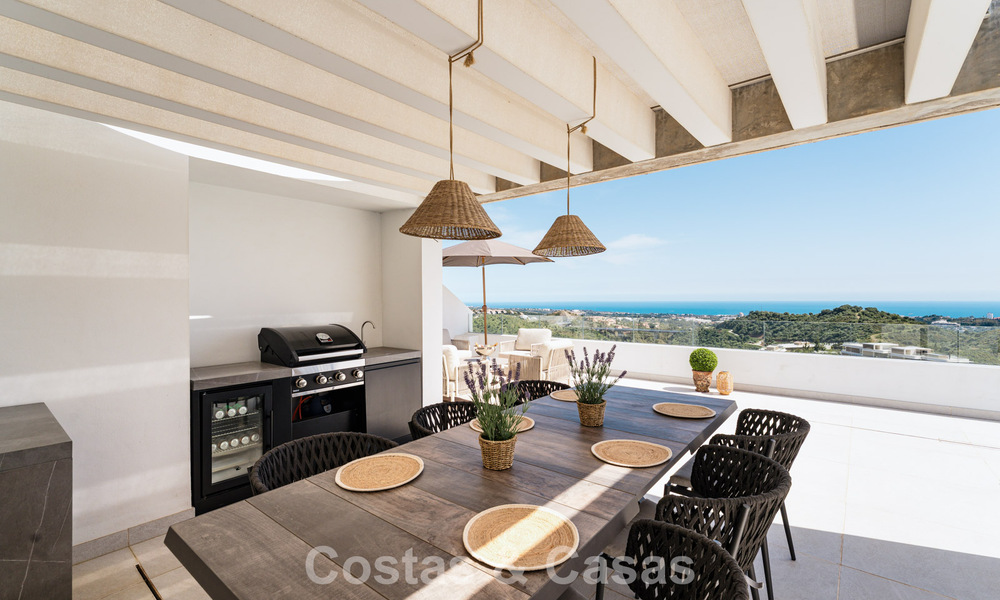 Lichtrijk, eigentijds luxe penthouse te koop met zeezicht in de heuvels van La Quinta Resort in Marbella - Benahavis 797711