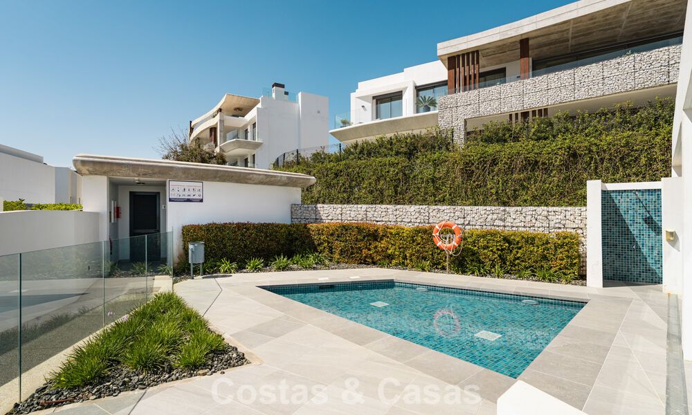 Lichtrijk, eigentijds luxe penthouse te koop met zeezicht in de heuvels van La Quinta Resort in Marbella - Benahavis 797719