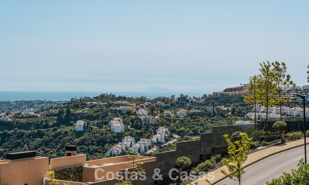 Lichtrijk, eigentijds luxe penthouse te koop met zeezicht in de heuvels van La Quinta Resort in Marbella - Benahavis 797721