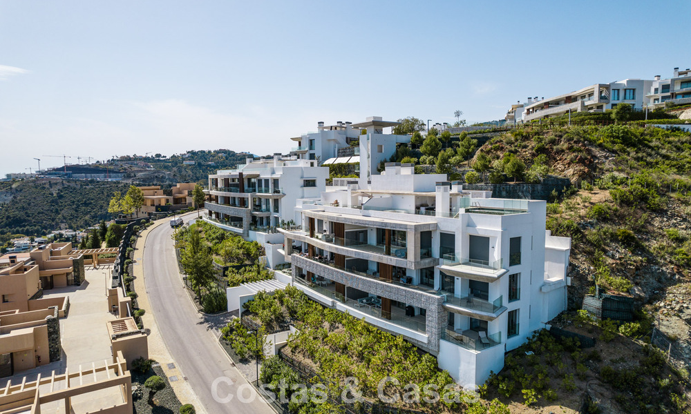 Lichtrijk, eigentijds luxe penthouse te koop met zeezicht in de heuvels van La Quinta Resort in Marbella - Benahavis 797723