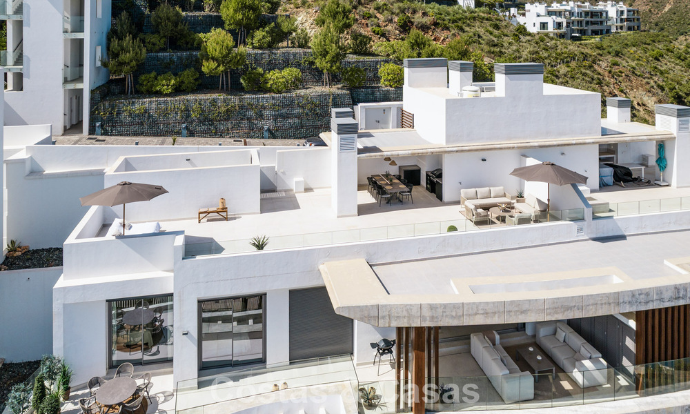 Lichtrijk, eigentijds luxe penthouse te koop met zeezicht in de heuvels van La Quinta Resort in Marbella - Benahavis 797724