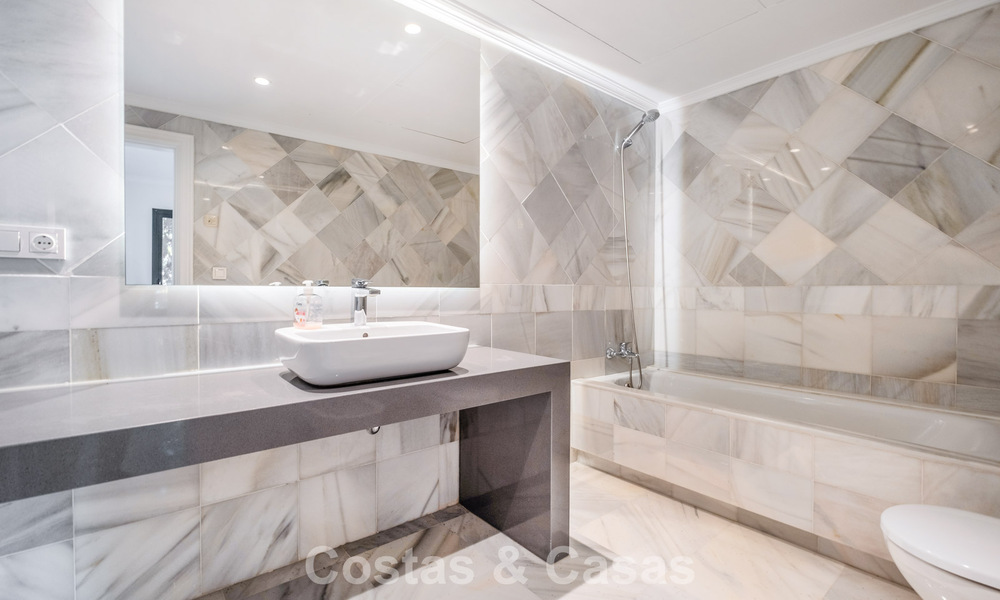 Ruim 2-slaapkamerappartement met zeezicht te koop in Marbella - Benahavis 797979