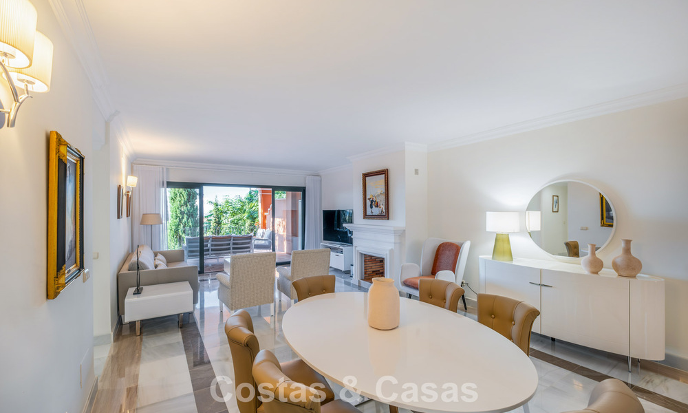 Instapklaar, ruim, luxe appartement met zeezicht te koop in Marbella - Benahavis 798151