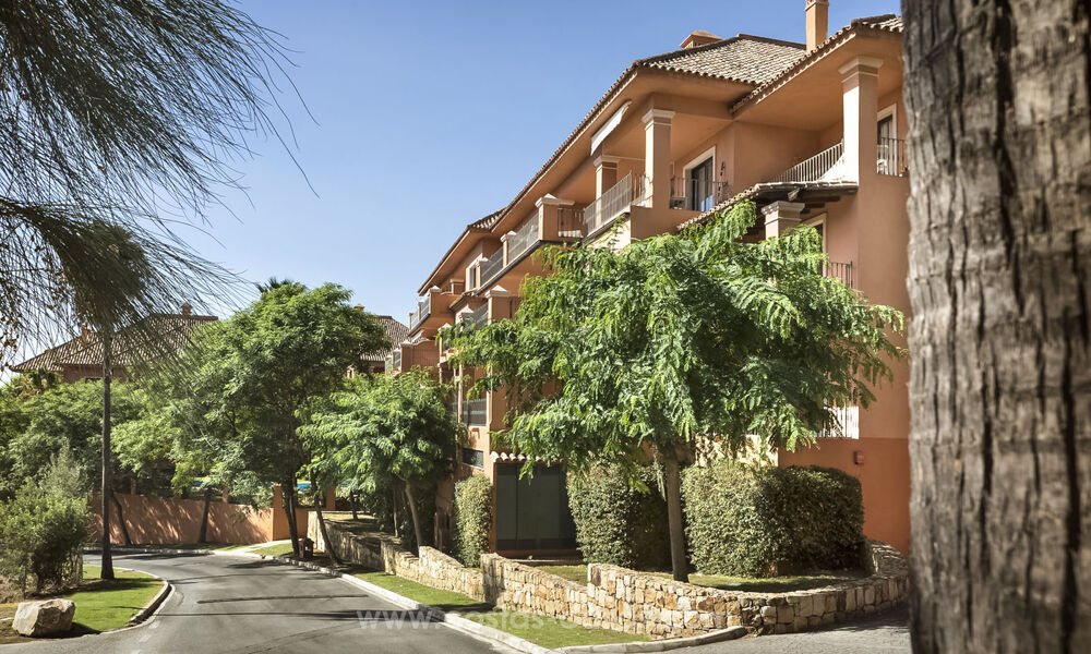 Instapklaar, ruim, luxe appartement met zeezicht te koop in Marbella - Benahavis 798522