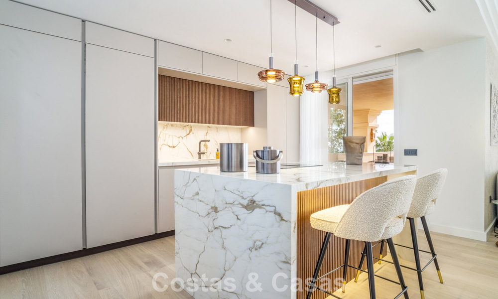 Ruim, gemoderniseerd 4-slaapkamerappartement met zeezicht te koop in Nueva Andalucia, Marbella 798223