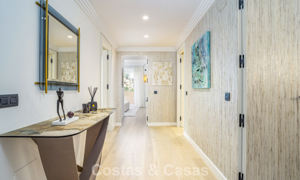 Ruim, gemoderniseerd 4-slaapkamerappartement met zeezicht te koop in Nueva Andalucia, Marbella 798226