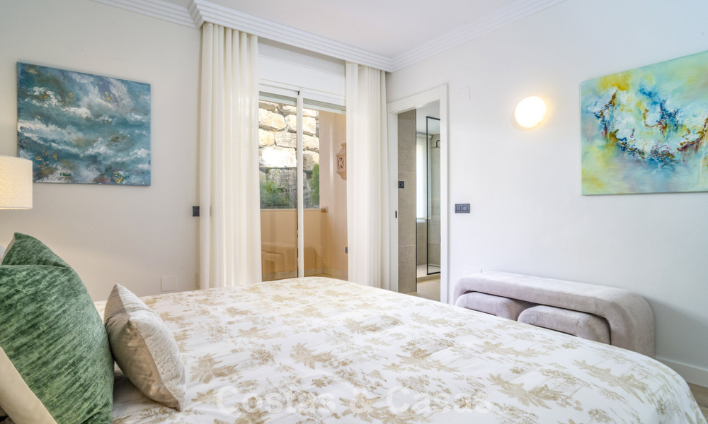 Ruim, gemoderniseerd 4-slaapkamerappartement met zeezicht te koop in Nueva Andalucia, Marbella 798235