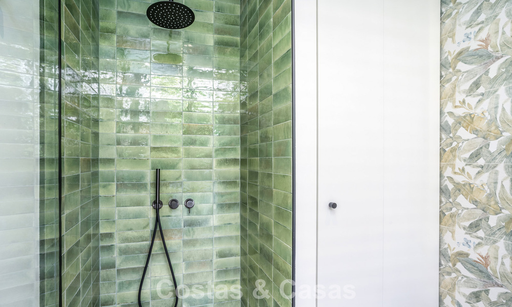 Ruim, gemoderniseerd 4-slaapkamerappartement met zeezicht te koop in Nueva Andalucia, Marbella 798254