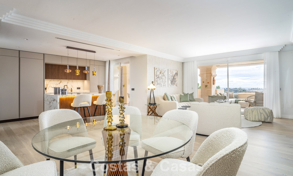 Ruim, gemoderniseerd 4-slaapkamerappartement met zeezicht te koop in Nueva Andalucia, Marbella 798265