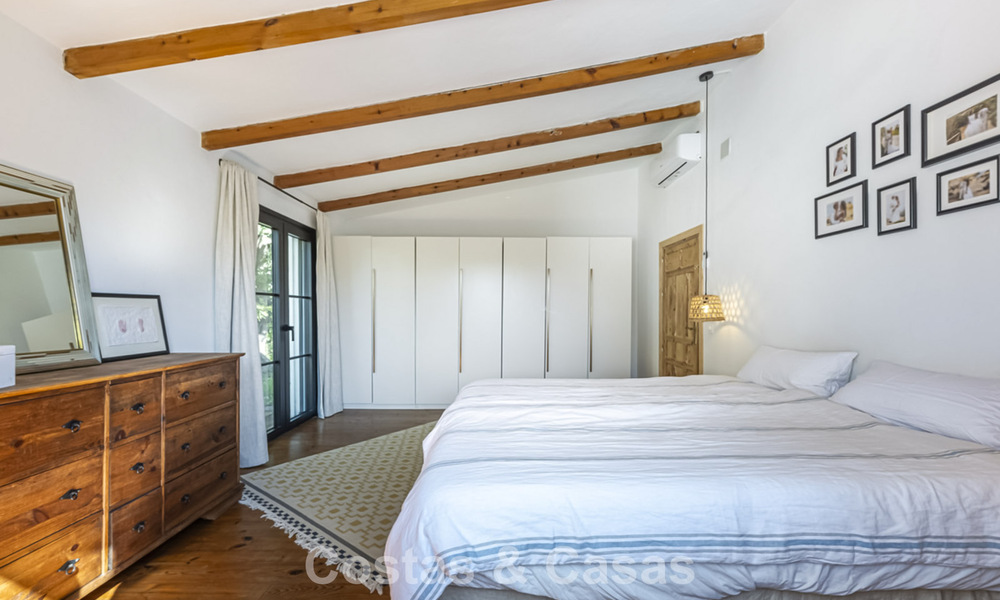 Charmante, rustieke villa met modern comfort te koop in Guadalmina Alta, Marbella 798271