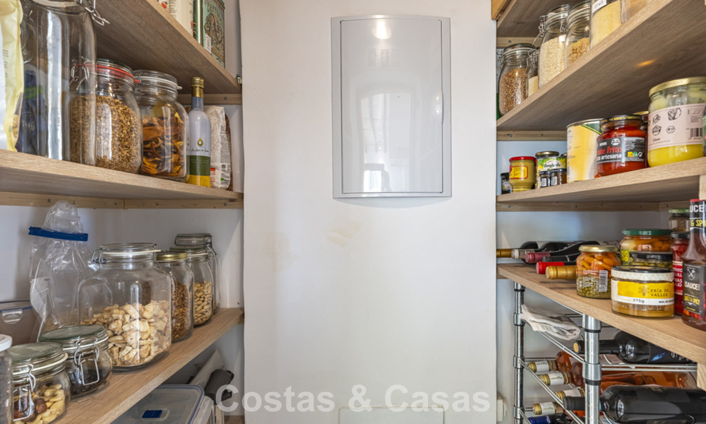 Charmante, rustieke villa met modern comfort te koop in Guadalmina Alta, Marbella 798275