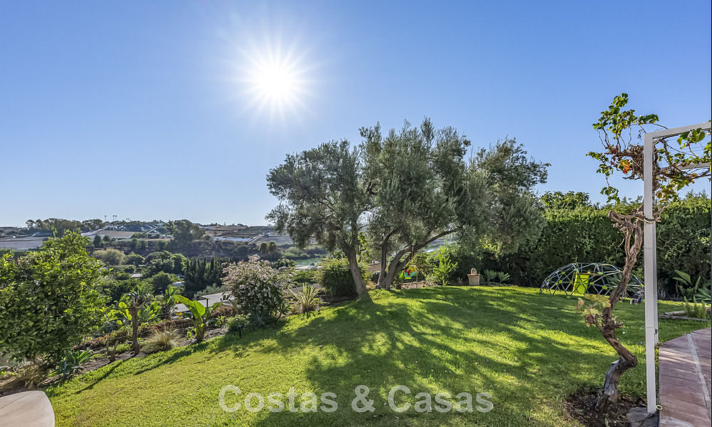 Charmante, rustieke villa met modern comfort te koop in Guadalmina Alta, Marbella 798278