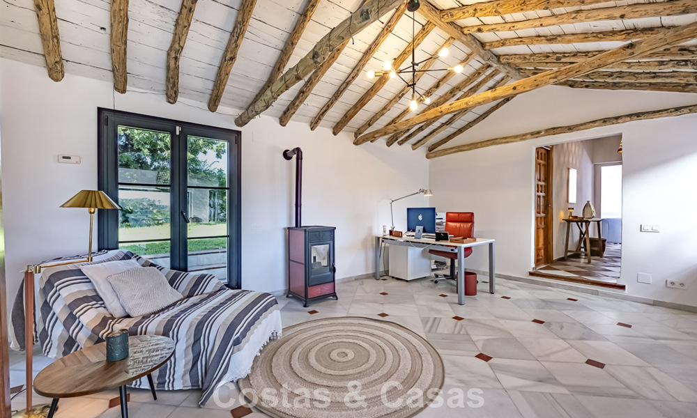 Charmante, rustieke villa met modern comfort te koop in Guadalmina Alta, Marbella 798283