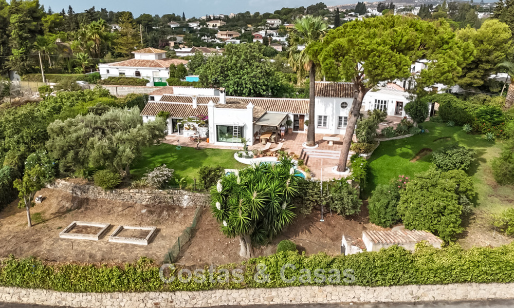 Charmante, rustieke villa met modern comfort te koop in Guadalmina Alta, Marbella 798287
