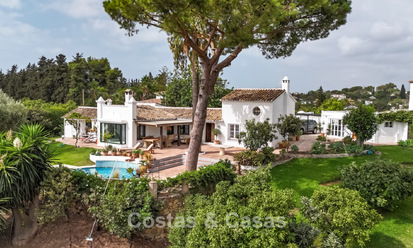 Charmante, rustieke villa met modern comfort te koop in Guadalmina Alta, Marbella 798288
