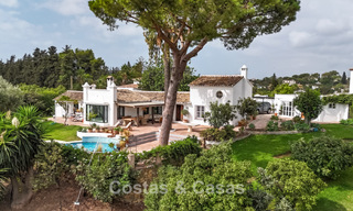 Charmante, rustieke villa met modern comfort te koop in Guadalmina Alta, Marbella 798288 