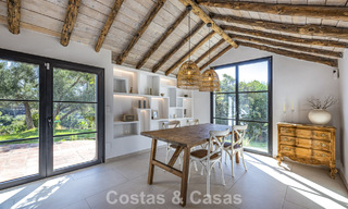 Charmante, rustieke villa met modern comfort te koop in Guadalmina Alta, Marbella 798298 