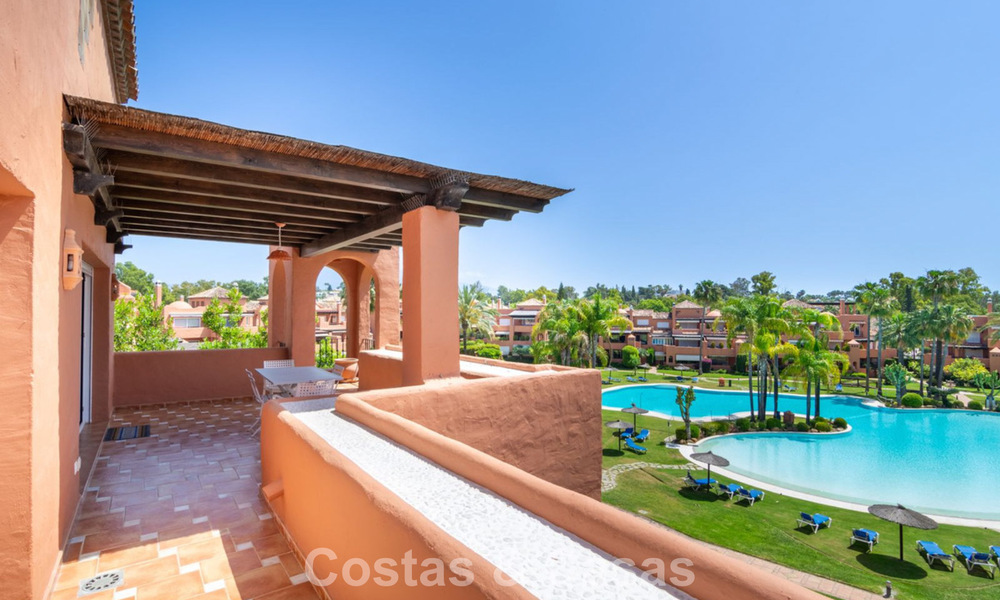 Elegant penthouse met uitgestrekt terras te koop nabij Guadalmina Baja, Marbella - Estepona 798309