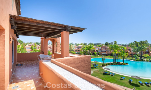 Elegant penthouse met uitgestrekt terras te koop nabij Guadalmina Baja, Marbella - Estepona 798309