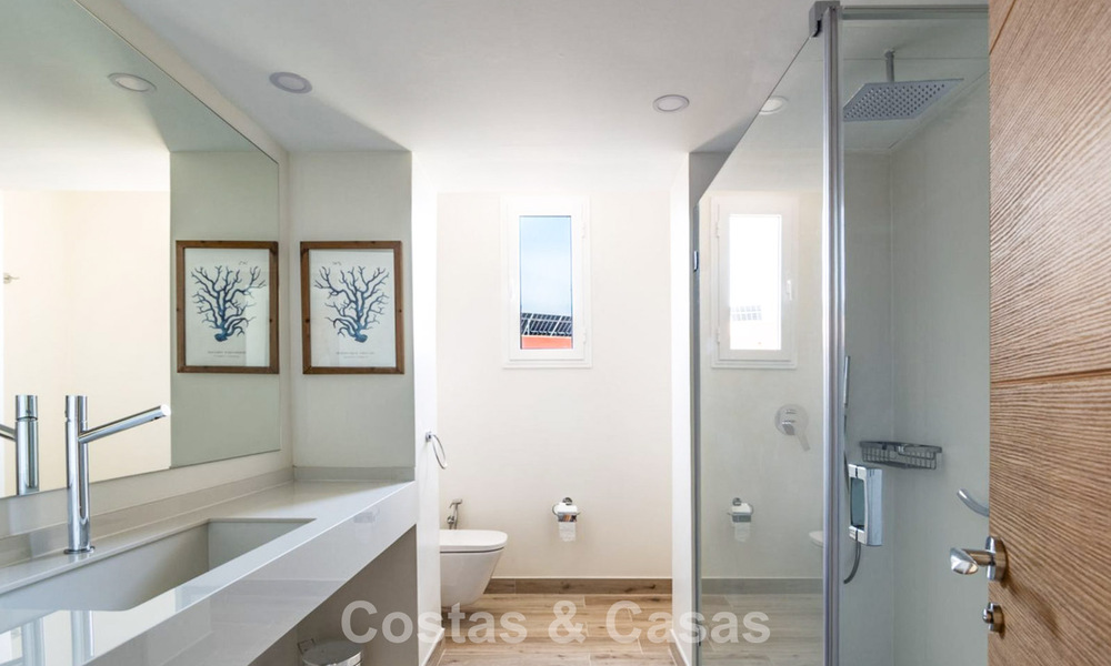 Elegant penthouse met uitgestrekt terras te koop nabij Guadalmina Baja, Marbella - Estepona 798311