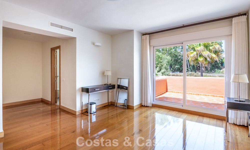 Elegant penthouse met uitgestrekt terras te koop nabij Guadalmina Baja, Marbella - Estepona 798314