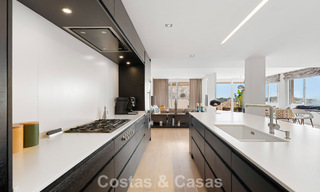 Luxueus, ruim duplex appartement met 4 slaapkamers te koop in een prestigieus resortstijl complex in Nueva Andalucia, Marbella 798411 