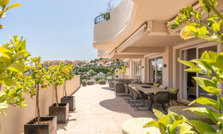 Luxueus, ruim duplex appartement met 4 slaapkamers te koop in een prestigieus resortstijl complex in Nueva Andalucia, Marbella 798416 