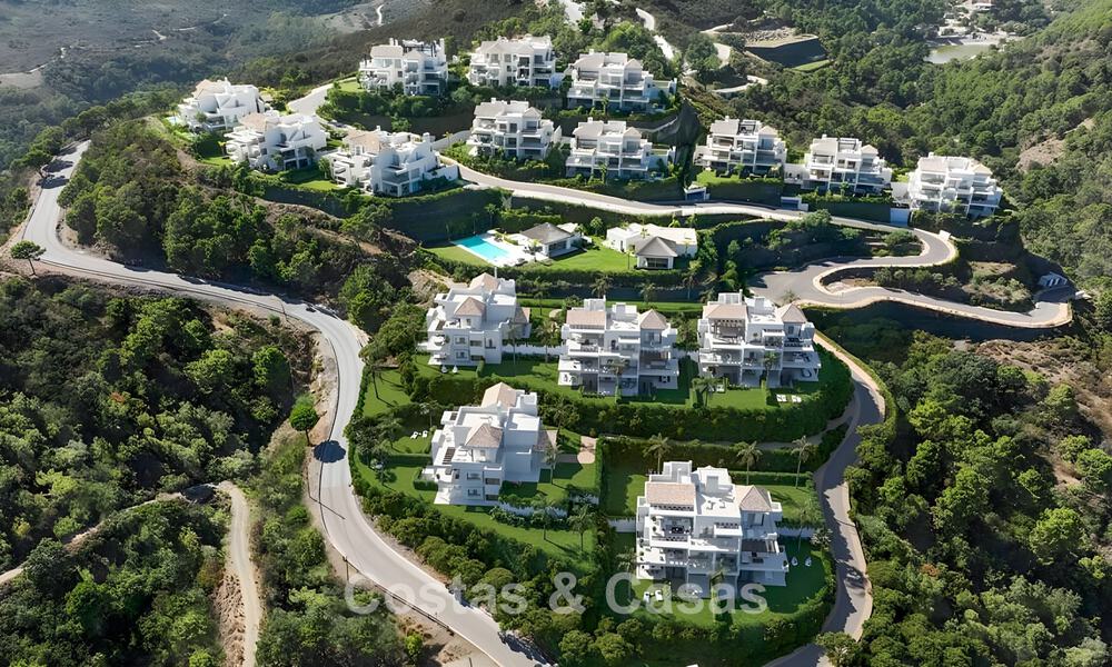 Luxe duplex appartement met grote tuin en zeezicht te koop in Marbella - Benahavis 798319
