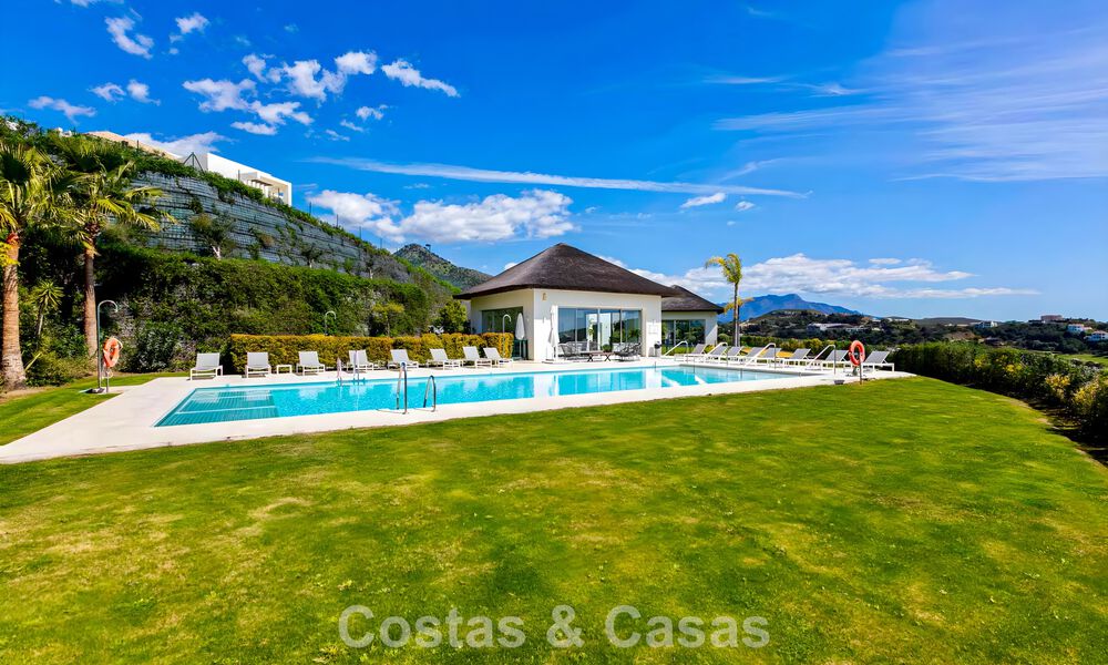 Luxe duplex appartement met grote tuin en zeezicht te koop in Marbella - Benahavis 798320